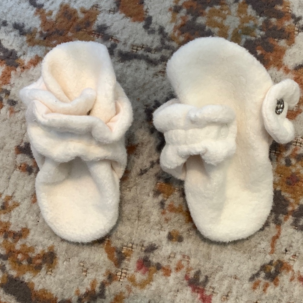 Zutano fleece booties EUC size 3m cream/off white